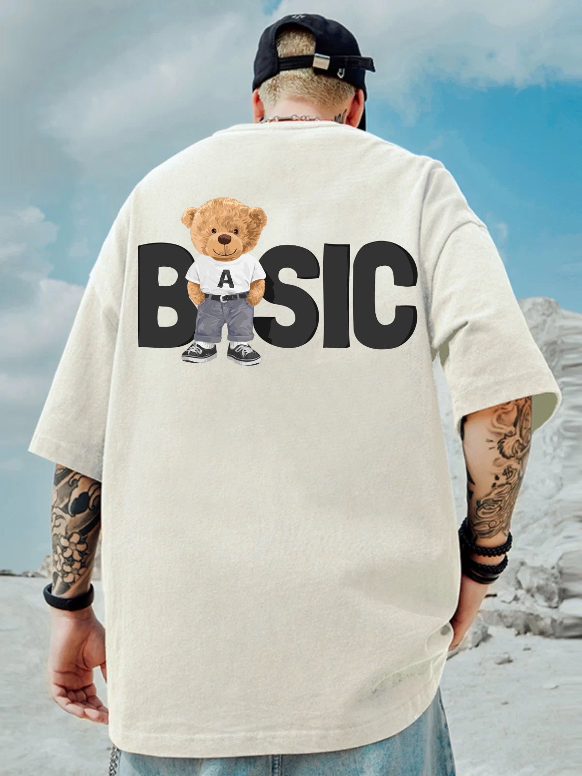 Oversized T-shirt : “B A SIC”